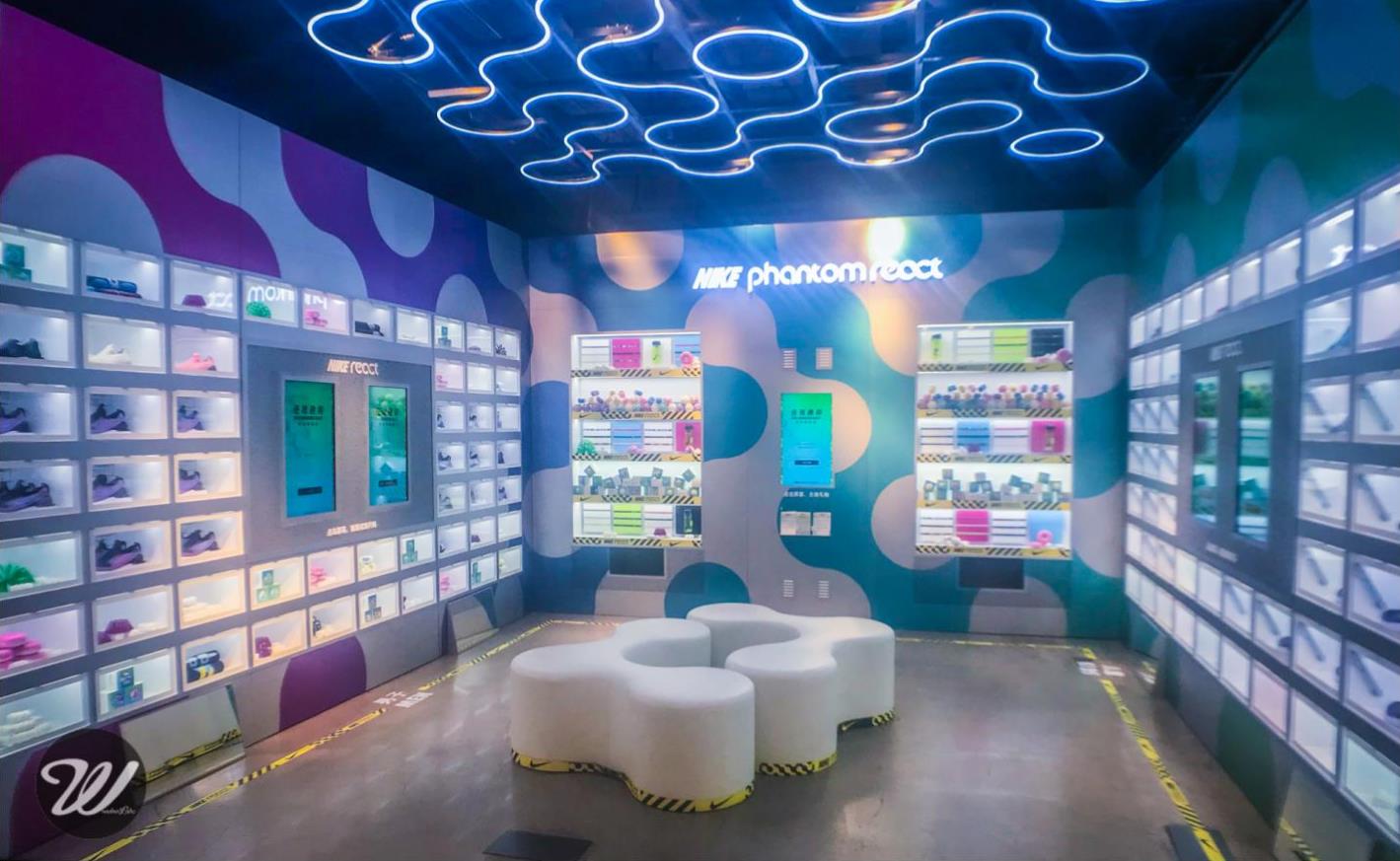 NIKE SELF SERVICE STORE INTERACTIVE EXPERIENCE